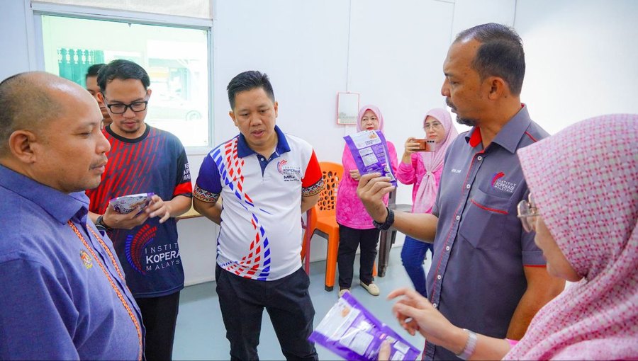 Booth jualan KONISA