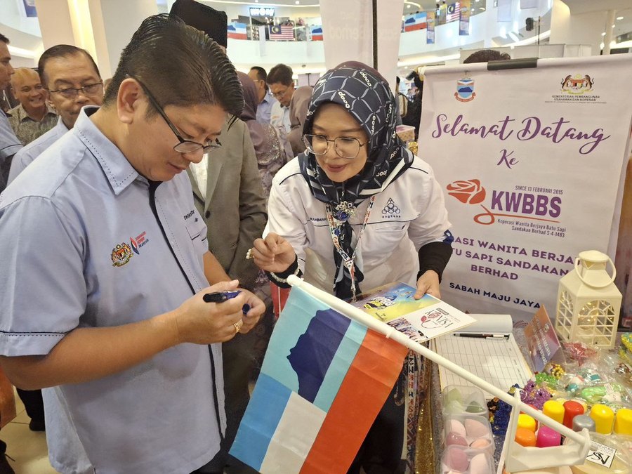 Booth produk di pameran