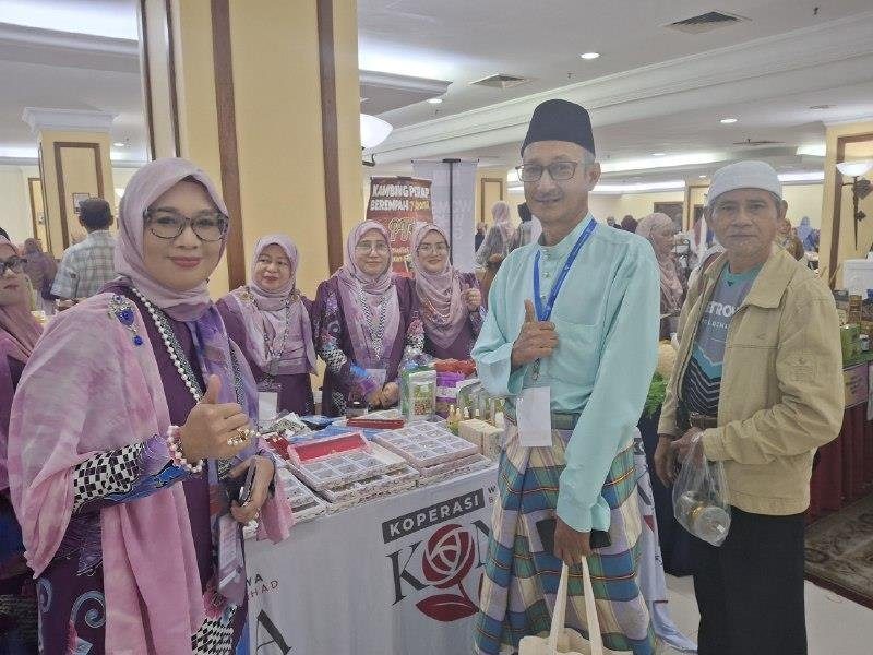 Booth jualan bersama anggota