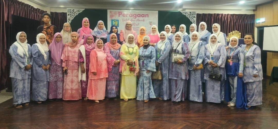 Peragaan hasil manik & batik