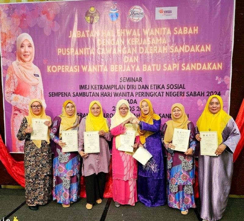 Majlis penyampaian sijil program